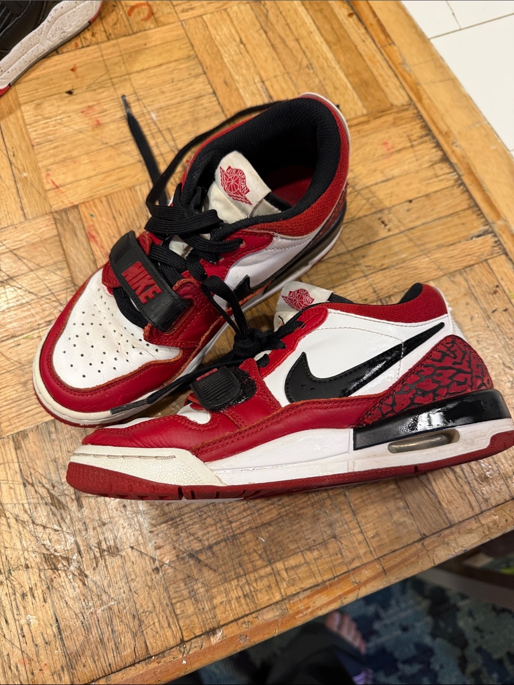 Nike Air Jordon 312 Legacy “Chicago Red” low youth sneaker